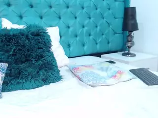 ParisRoa's Live Sex Cam Show