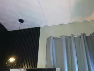 charlottee-4's Live Sex Cam Show