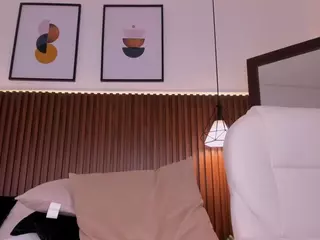 emma-white001's Live Sex Cam Show