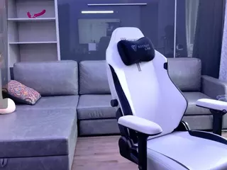 Fit Cougar's Live Sex Cam Show
