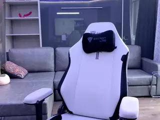 Fit Cougar's Live Sex Cam Show