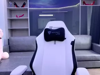 Fit Cougar's Live Sex Cam Show