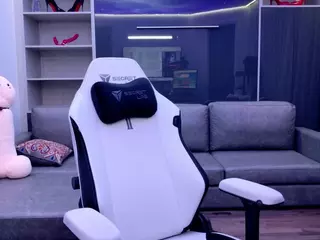 Fit Cougar's Live Sex Cam Show