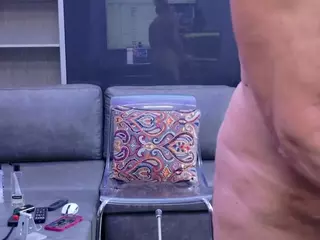 Fit Cougar's Live Sex Cam Show