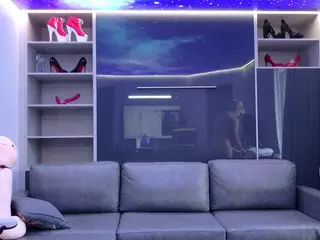 Fit Cougar's Live Sex Cam Show