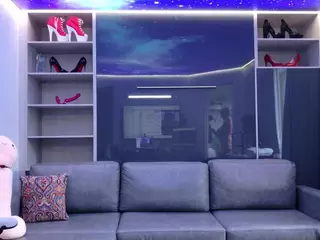 Fit Cougar's Live Sex Cam Show