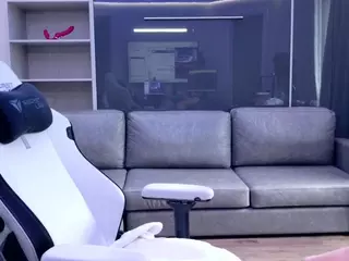 Fit Cougar's Live Sex Cam Show