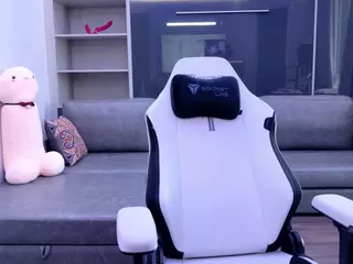Fit Cougar's Live Sex Cam Show