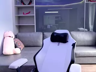 Fit Cougar's Live Sex Cam Show