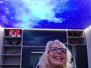 Fit Cougar's Live Sex Cam Show