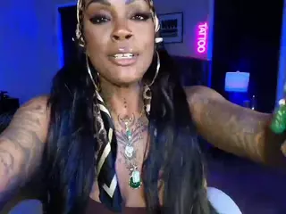 TattedQueen's Live Sex Cam Show