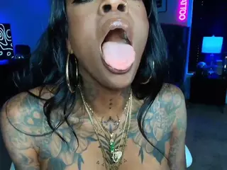 TattedQueen's Live Sex Cam Show
