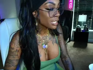 TattedQueen's Live Sex Cam Show