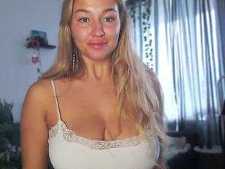 MilkyBunny's Live Sex Cam Show