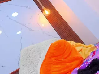 Mia-Thompson-1's Live Sex Cam Show