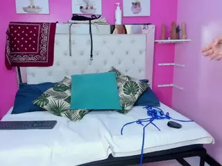 EmilyBelton's Live Sex Cam Show