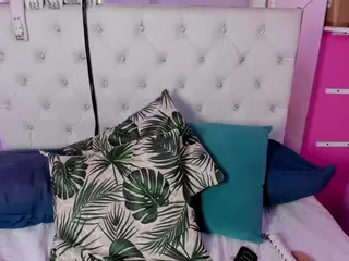 EmilyBelton's Live Sex Cam Show