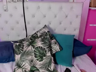 EmilyBelton's Live Sex Cam Show