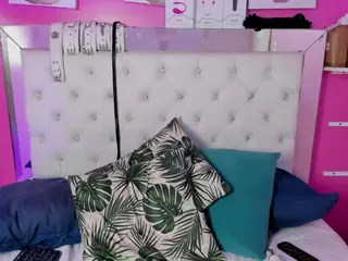 EmilyBelton's Live Sex Cam Show
