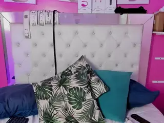 EmilyBelton's Live Sex Cam Show