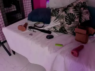 EmilyBelton's Live Sex Cam Show