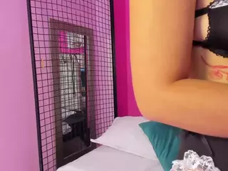 EmilyBelton's Live Sex Cam Show