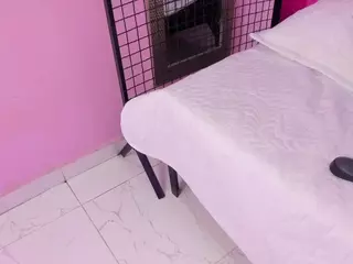 EmilyBelton's Live Sex Cam Show