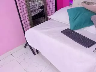 EmilyBelton's Live Sex Cam Show
