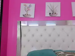 EmilyBelton's Live Sex Cam Show