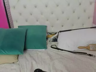 EmilyBelton's Live Sex Cam Show