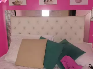EmilyBelton's Live Sex Cam Show
