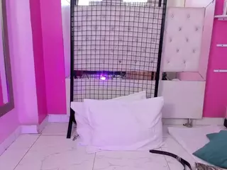 EmilyBelton's Live Sex Cam Show