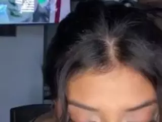 AlmaRuiiz's Live Sex Cam Show
