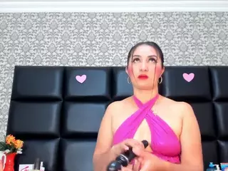 Maturedoly-1's Live Sex Cam Show