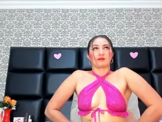 Maturedoly-1's Live Sex Cam Show