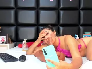Maturedoly-1's Live Sex Cam Show