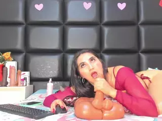 Maturedoly-1's Live Sex Cam Show