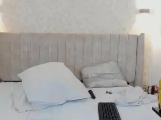 Mia's Live Sex Cam Show