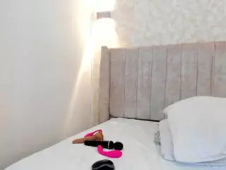 Mia's Live Sex Cam Show