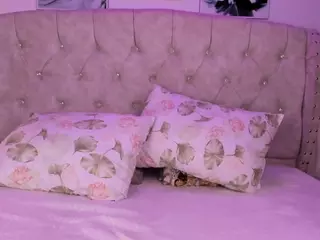 NaomiKross's Live Sex Cam Show