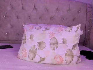 NaomiKross's Live Sex Cam Show