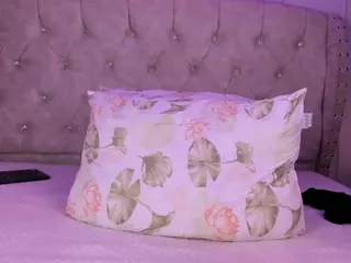 NaomiKross's Live Sex Cam Show