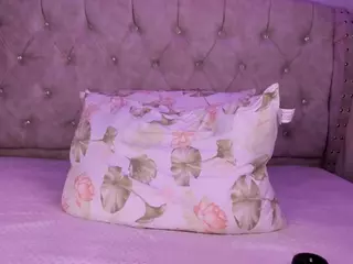 NaomiKross's Live Sex Cam Show