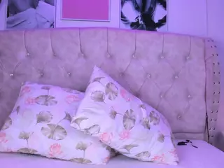 NaomiKross's Live Sex Cam Show