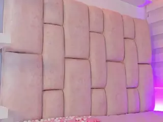 IlianaPhoenix's Live Sex Cam Show