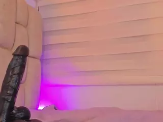IlianaPhoenix's Live Sex Cam Show