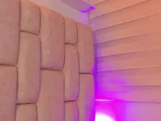 IlianaPhoenix's Live Sex Cam Show