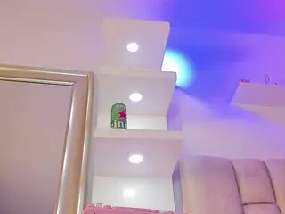 IlianaPhoenix's Live Sex Cam Show