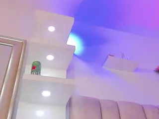 IlianaPhoenix's Live Sex Cam Show
