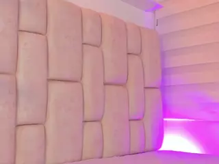 IlianaPhoenix's Live Sex Cam Show